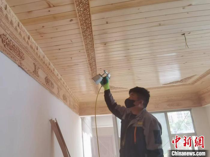 【十年@每一個奮斗的你】從壁畫學(xué)徒到藏式裝修“CEO”:西藏“Z世代”手繪創(chuàng)業(yè)夢