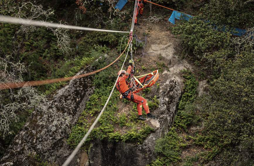 T型救援。西繞拉翁攝