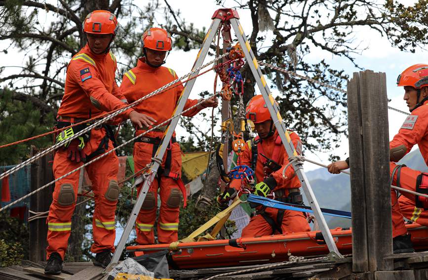 三腳架設(shè)置錨點(diǎn)。西繞拉翁攝