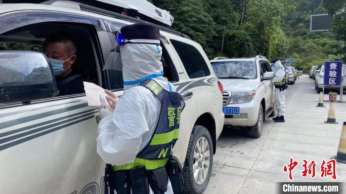 西藏移民管理警察:為民逆行戰(zhàn)“疫”到底