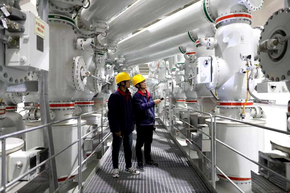 進(jìn)行日常檢查。吳雛音 攝