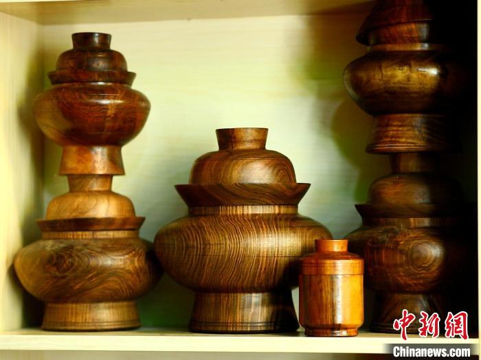 圖為各種木碗成品。　 鄧巴 　攝