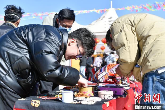 圖為展銷會現(xiàn)場?！∝暩聛硭?攝