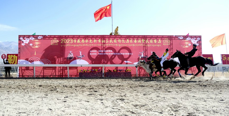 藏歷新年，精彩的馬術表演。潘多攝