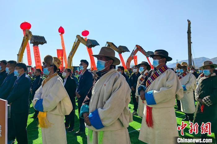 各方代表參加集中開復工儀式?！∧岈斪扛?攝