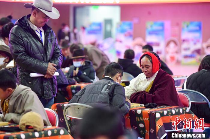 圖為比賽現(xiàn)場?！∝暩聛硭?攝