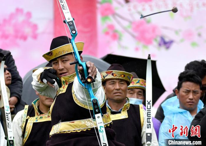 3月28日，選手參加響箭比賽。　李林 攝