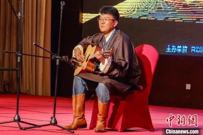 圖為選手進行才藝展示?！∥鞑刈灾螀^(qū)旅發(fā)廳供圖