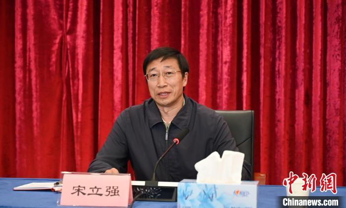 圖為西藏自治區(qū)黨委組織部副部長、第十批援藏干部人才總領(lǐng)隊宋立強致辭。