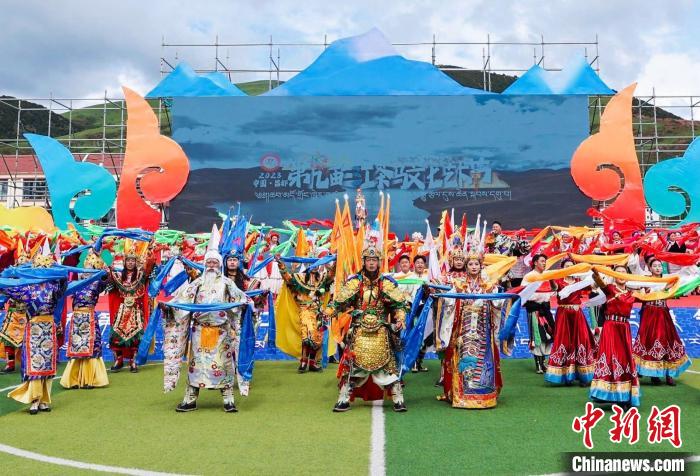圖為西藏昌都市第九屆三江茶馬文化藝術(shù)節(jié)(芒康會(huì)場(chǎng))開幕式現(xiàn)場(chǎng)。　昌都市芒康縣委宣傳部供圖