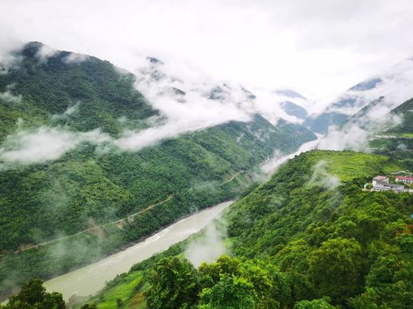 幾代建設(shè)者，歷經(jīng)半個多世紀完成！這是一條怎樣的公路？