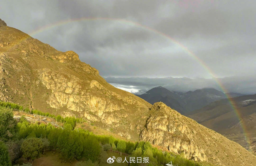 接好運！青藏高原現(xiàn)巨大彩虹橋