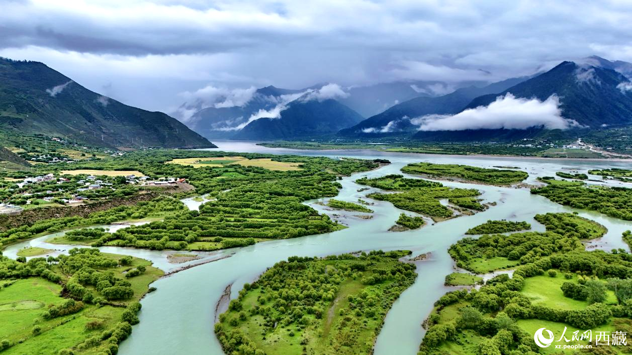 西藏林芝市雅尼國家濕地公園風景如畫。