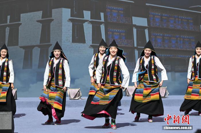 西藏“大地歡歌格?；ㄑ莩黾尽被菝裱莩鼍`放基層文化活力