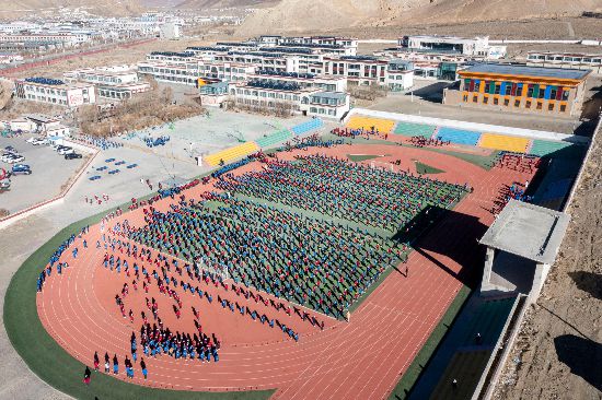 定日縣第二初級(jí)中學(xué)全貌。人民網(wǎng)記者 翁奇羽攝