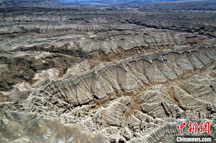 4月5日，西藏阿里札達土林。(無人機照片) 李林 攝