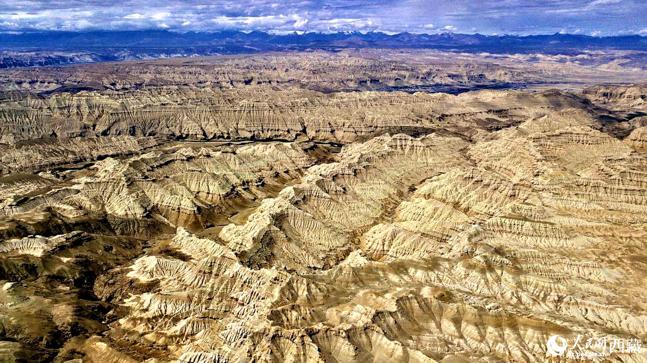 鳥瞰西藏阿里地區(qū)札達(dá)土林國家地質(zhì)公園。