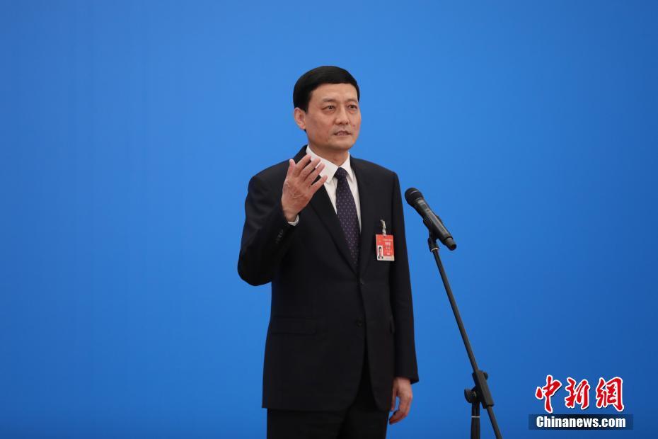 3月8日，第十三屆全國人民代表大會第四次會議舉行第二場“部長通道”采訪活動。圖為中國工業(yè)和信息化部部長肖亞慶通過網(wǎng)絡(luò)視頻方式接受采訪。 <a target='_blank' ><p  align=